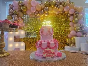 The cake, in pink and gold